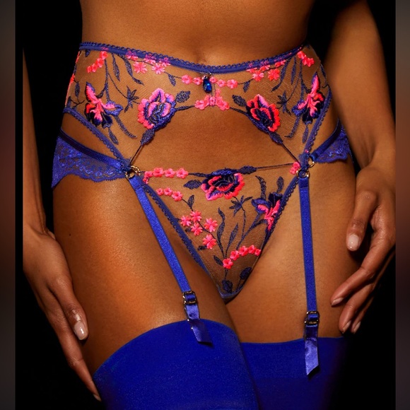 WHITNEY PINK SAPPHIRE
SUSPENDER - Picture 5 of 15